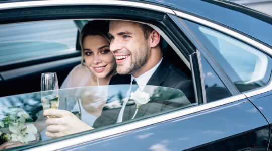 Auto do ślubu – jak wybrać odpowiednią limuzynę?